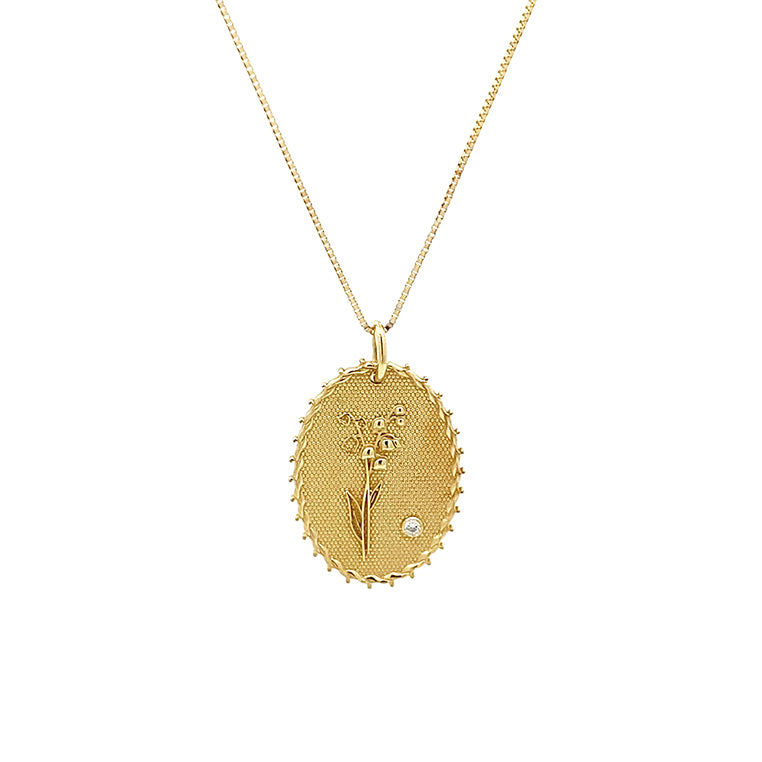 Gold April birth flower necklace with daisy design and diamond accent